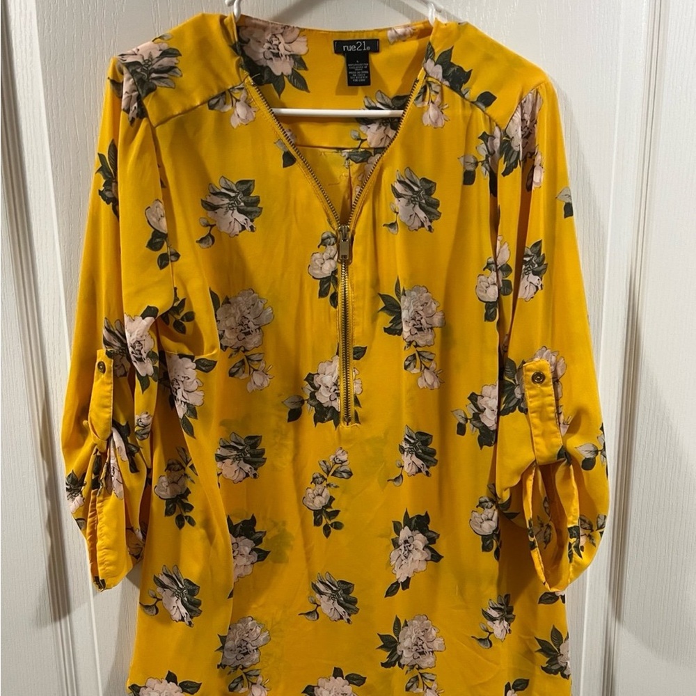 Large Rue21 floral top